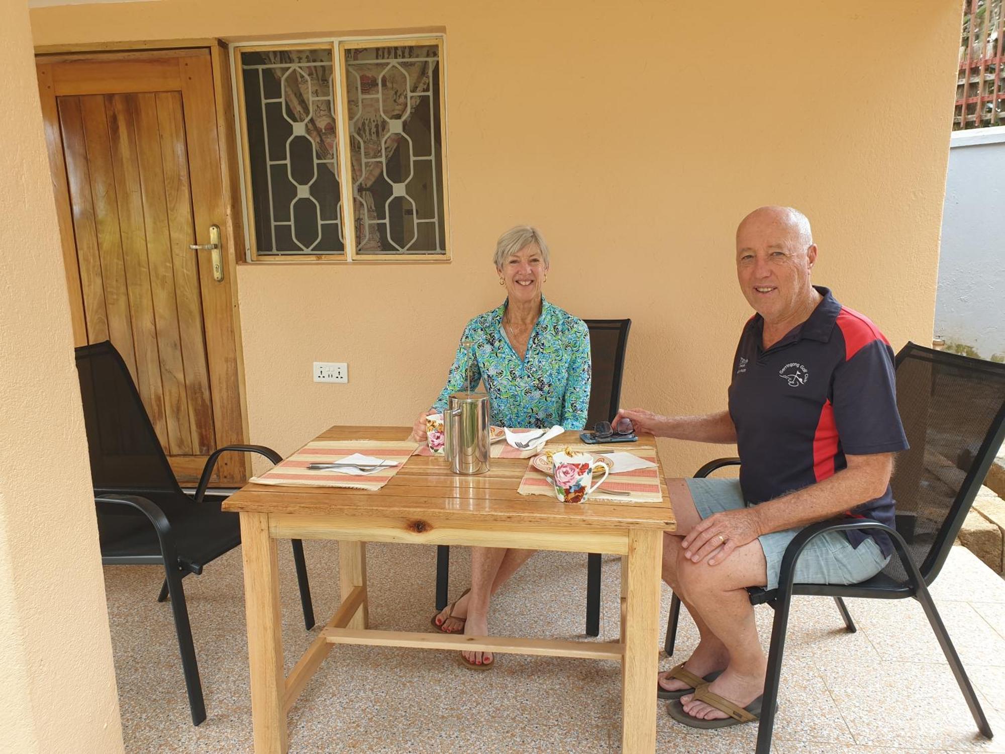 Alison & Dave'S Guesthouse Entebbe Eksteriør bilde